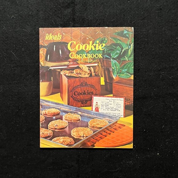 3 – Vintage “Ideals’ Christmas Books - Picture 5 of 11